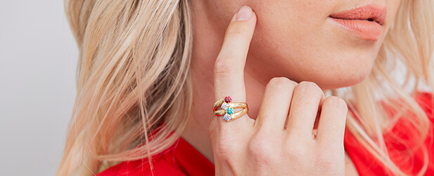 Birthstone ring on a Solo Mio Jewelry model
