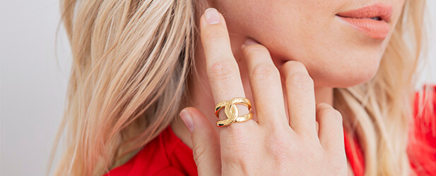 promise ring on a Jewelry model